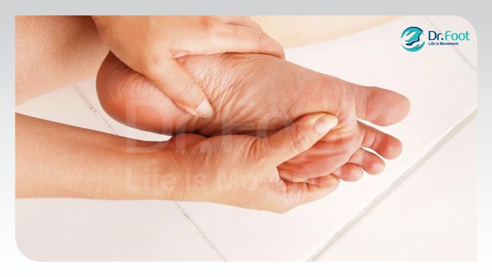 علت درد کردن کف پا چیست؟
