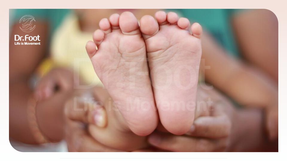 راهکارهای موثر برای درمان صافی کف پا در کودکان