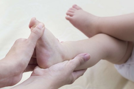 راهکارهایی برای درمان انحراف پای کودکان