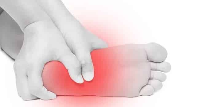 علت درد کردن کف پا چیست؟