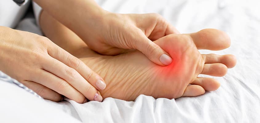 کاوشی در درد و درمان درد کف پا: راهنمایی برای مدیریت و بهبود این عارضه مزاحم
